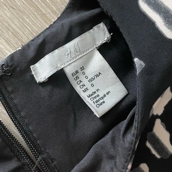 H&M patterned dress - Picture 3 of 3